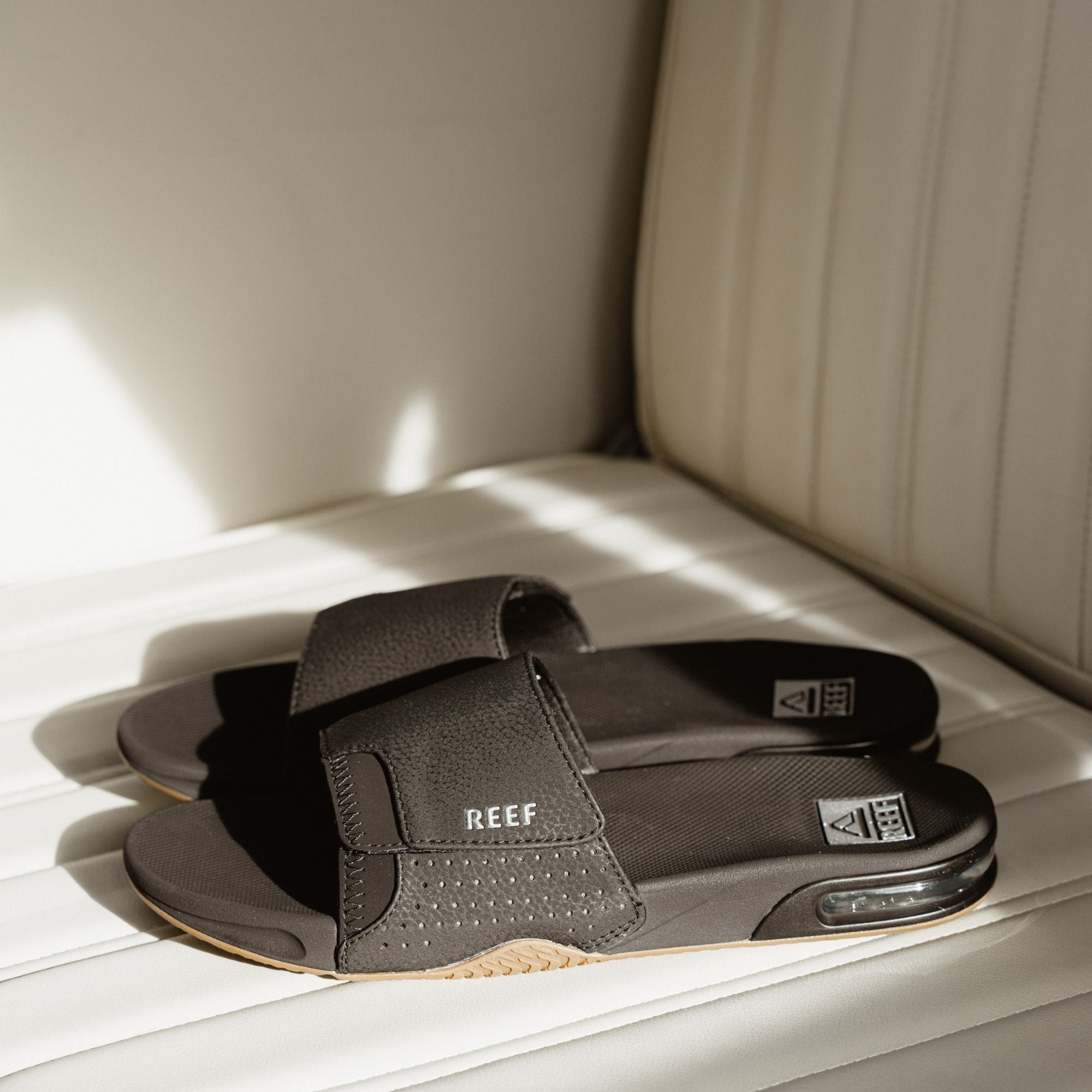 Fanning Slide - Black/Silver