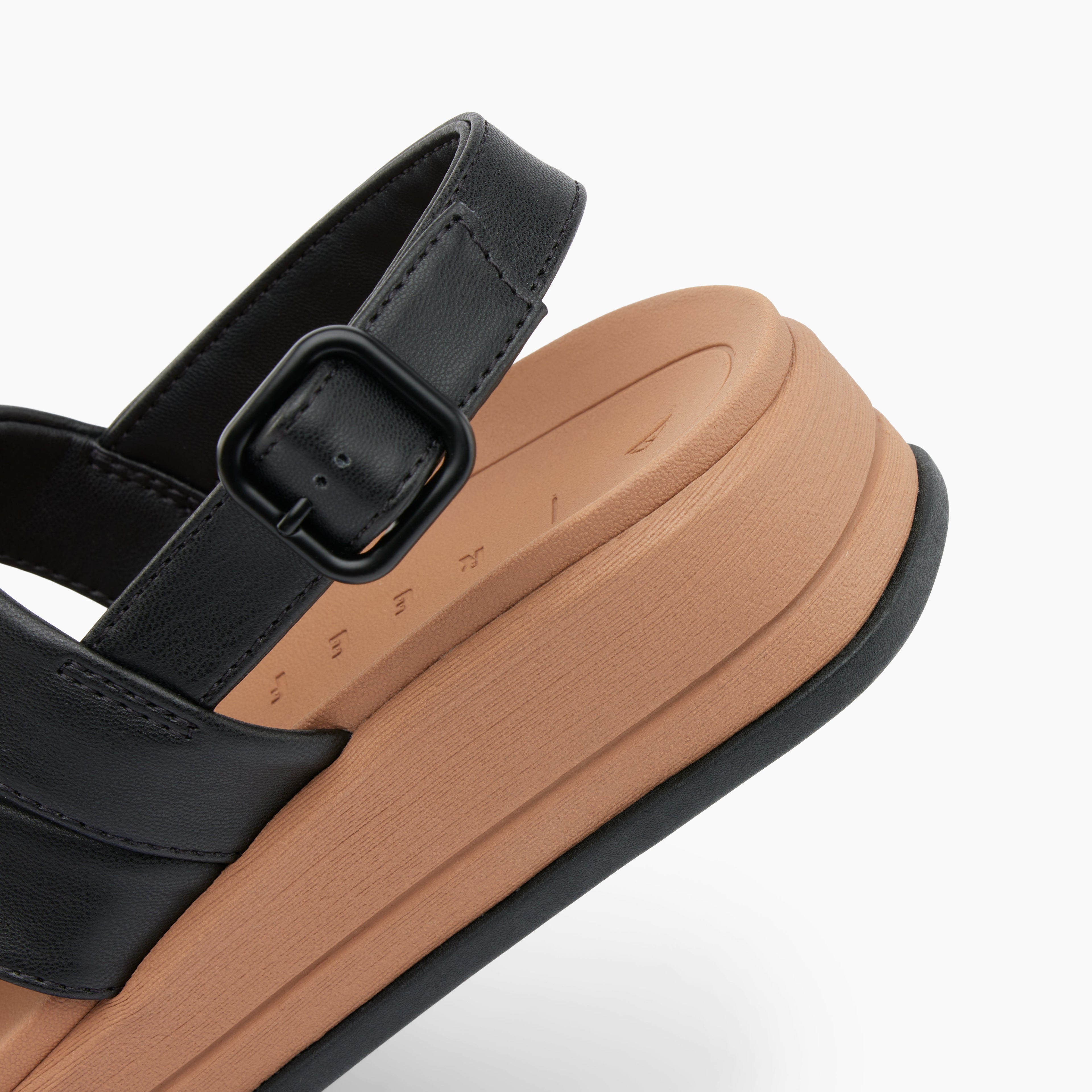 Aura Escape - Black/Tan